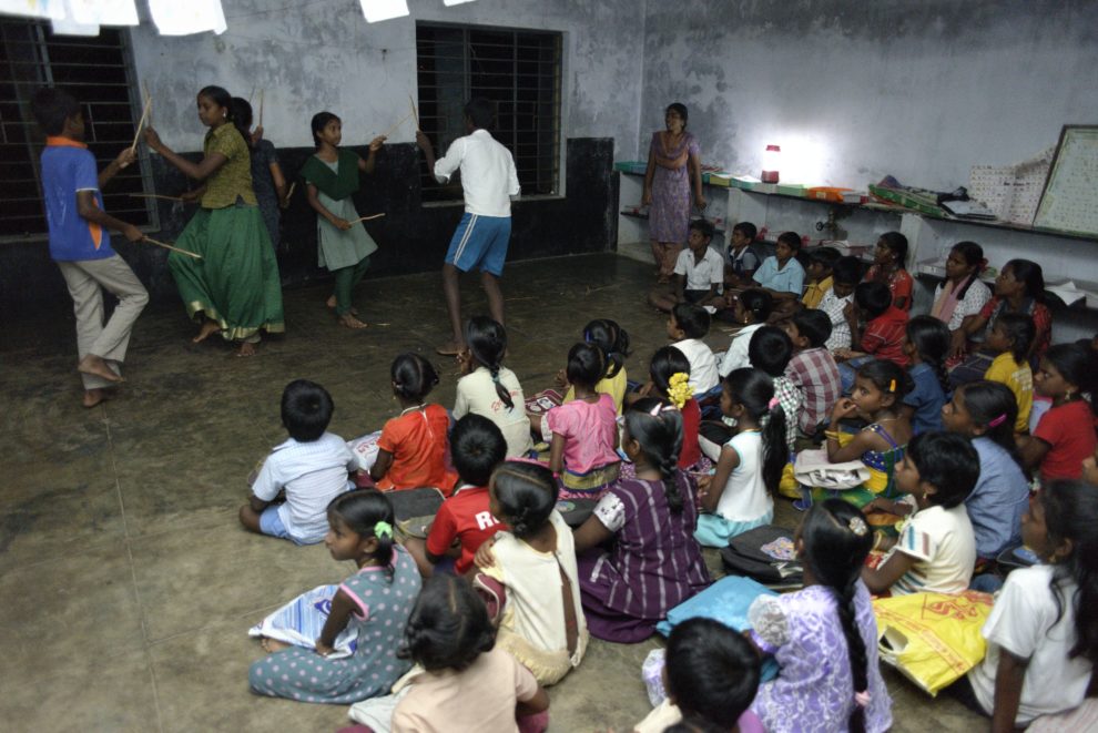 La educación: el camino hacia una vida digna para los menores dalits en la India